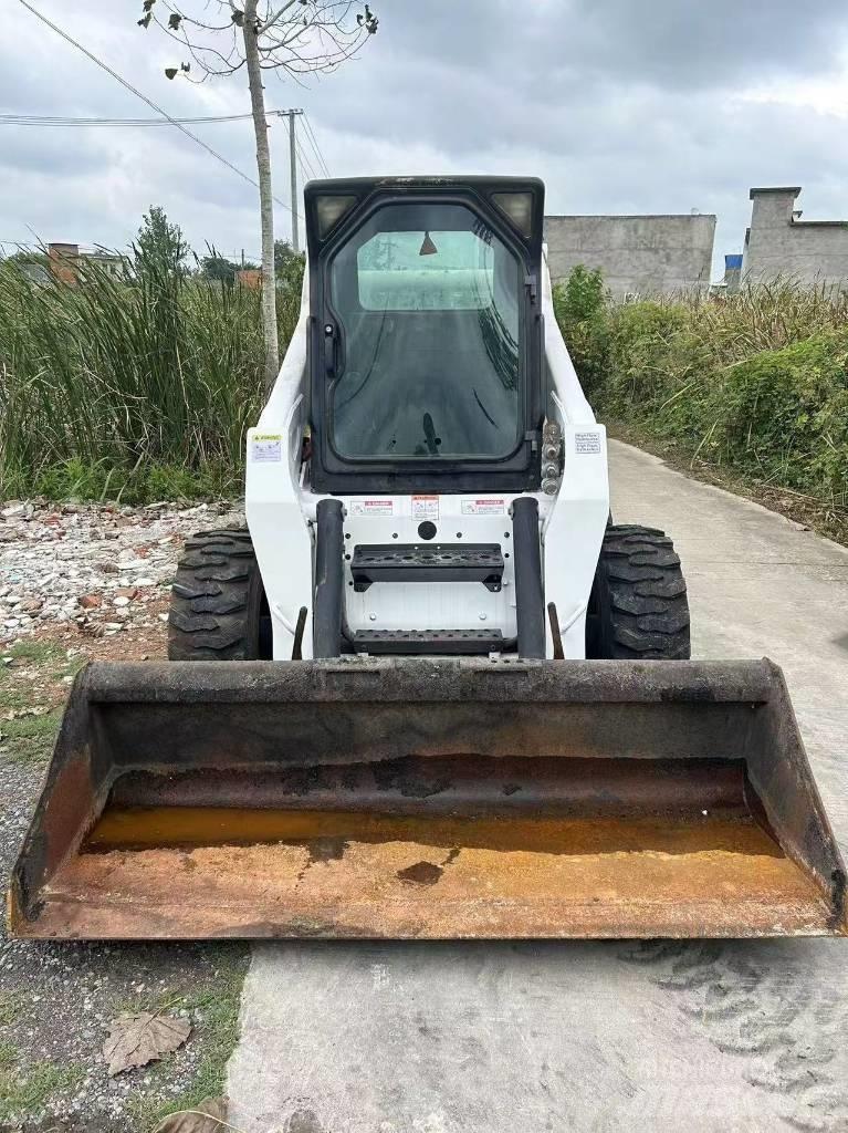 Bobcat S 300 لوادر انزلاقية التوجيه