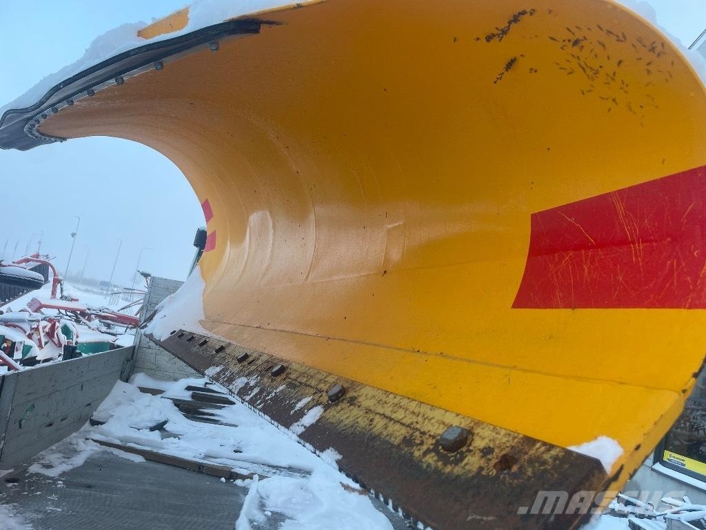  Vuomet 13 H Lumiaura حراثات ونصول الجليد