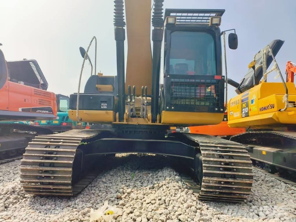 CAT 320 D حفارات زحافة