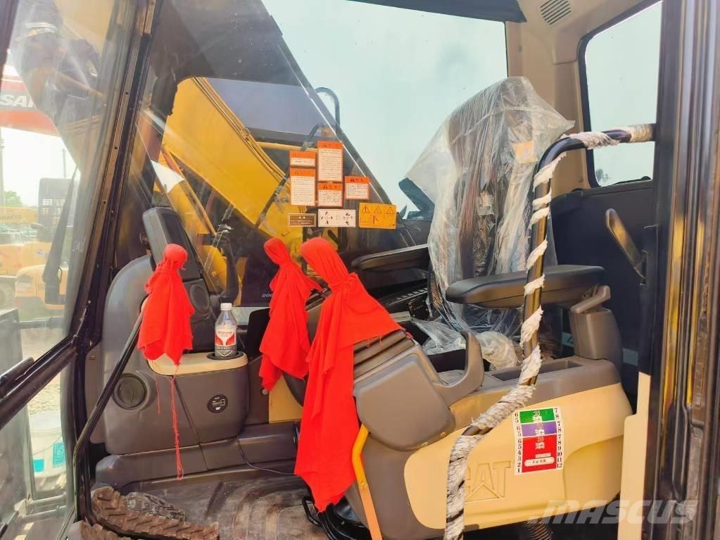 CAT 320 D حفارات زحافة