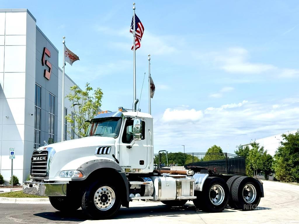 Mack GU 813 وحدات الجر