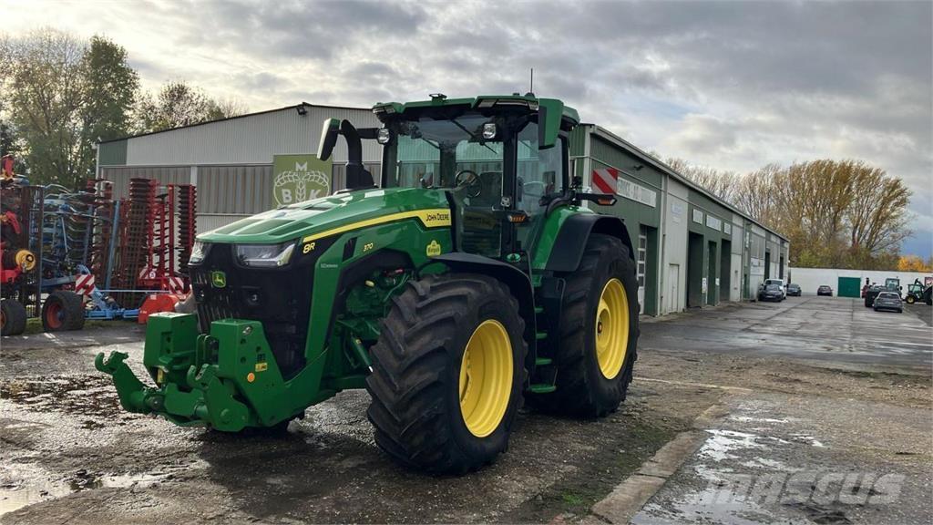 John Deere 8R 370 الجرارات
