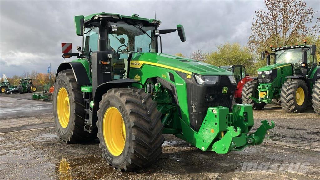 John Deere 8R 370 الجرارات