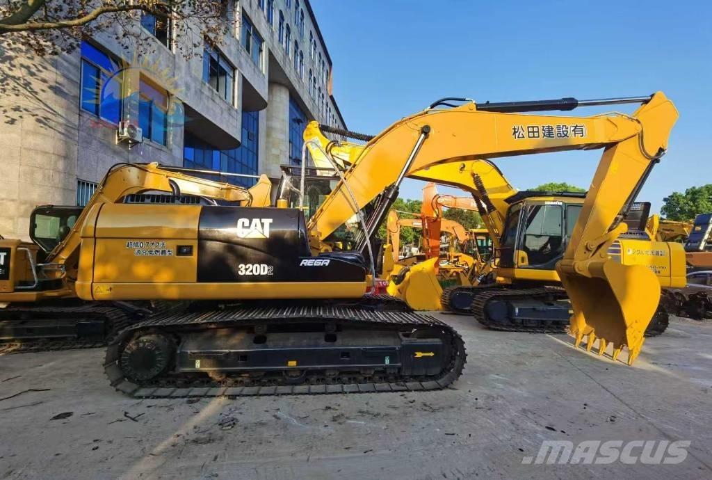 CAT 320d2 حفارات زحافة