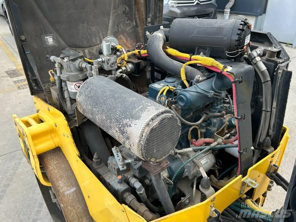 Bomag BW 120 AD-5 مداحل ثنائية الاسطوانة