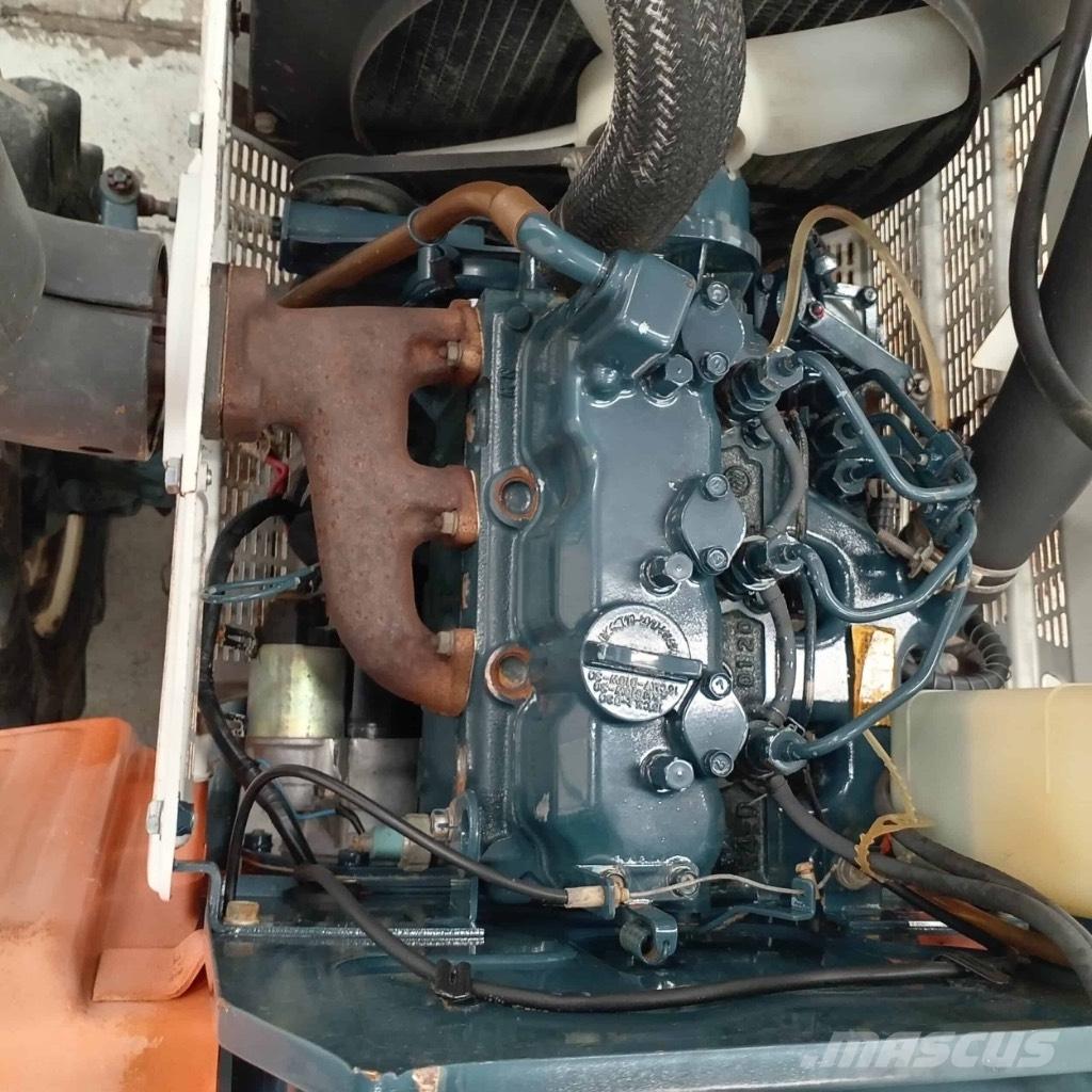 Kubota B 1402 الجرارات