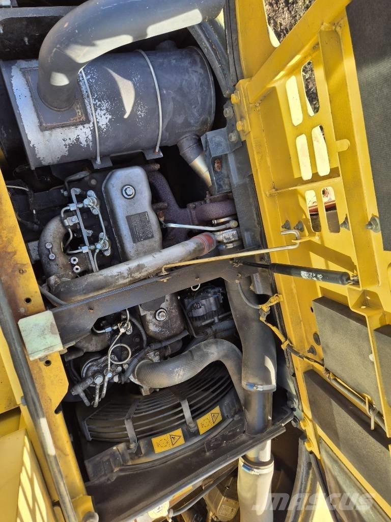 New Holland E 135 SR حفارات زحافة