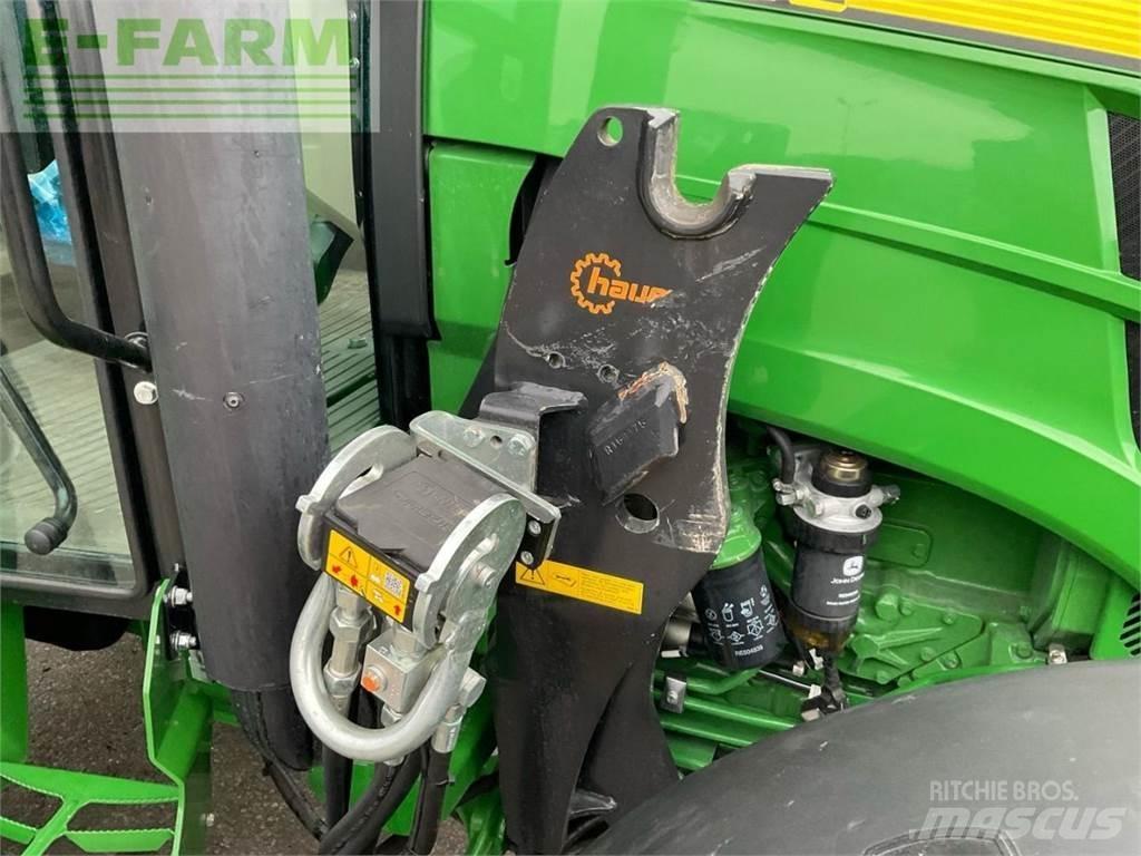 John Deere 5115 M الجرارات