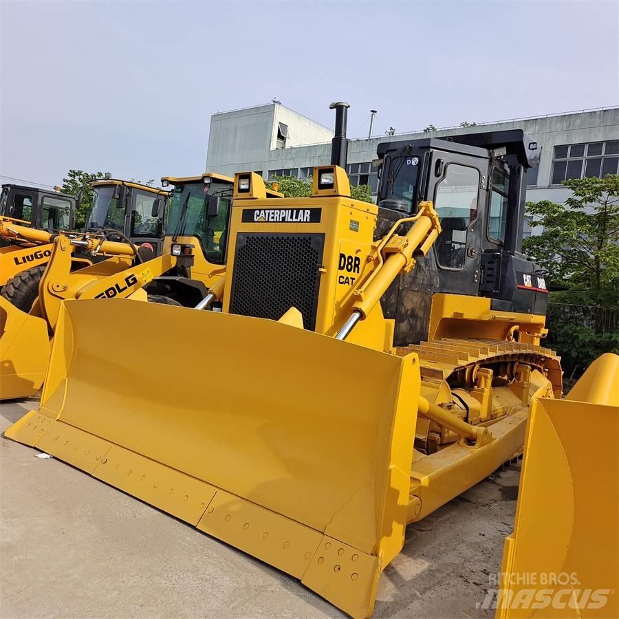 CAT D 8 R بلدوزرات مجنزرة