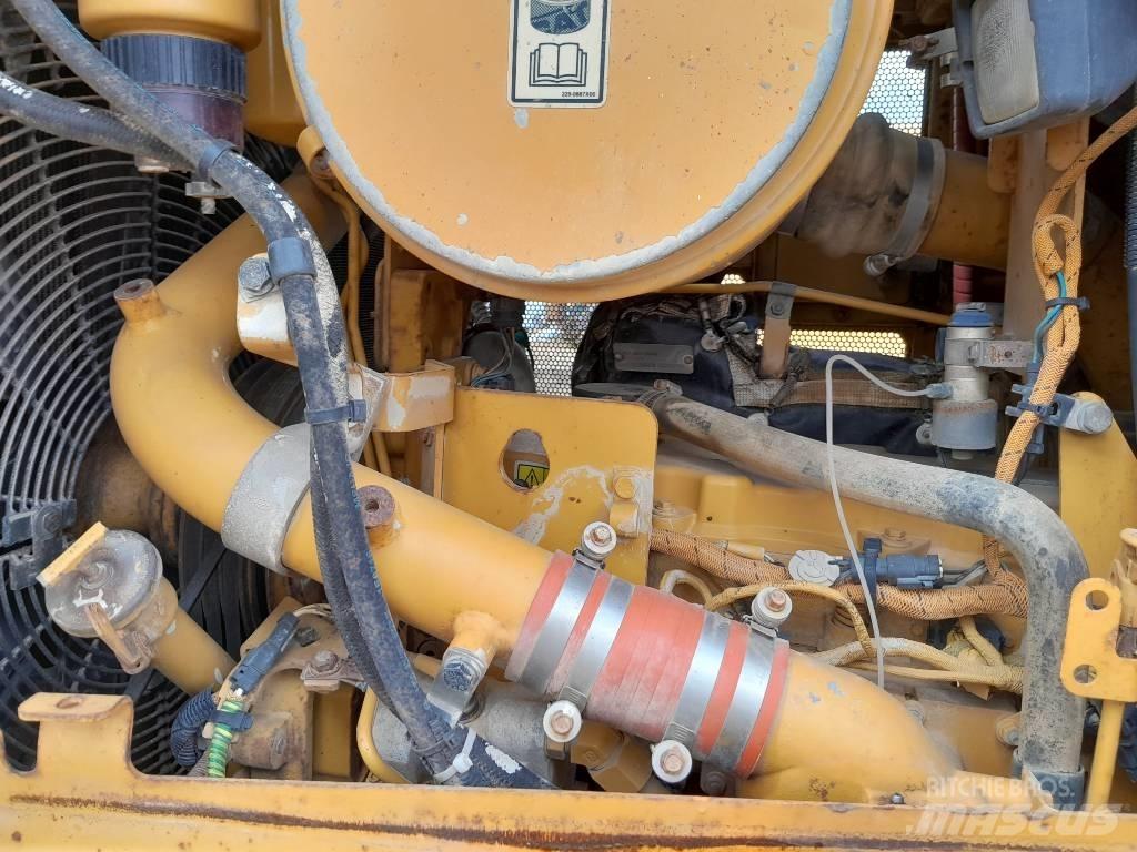 CAT D 6 R III بلدوزرات مجنزرة