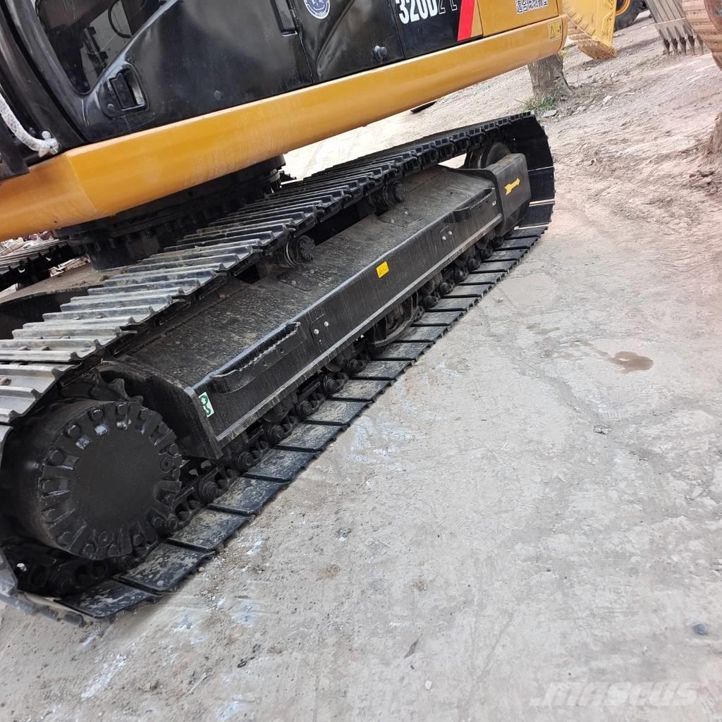 CAT 320 DL حفارات زحافة