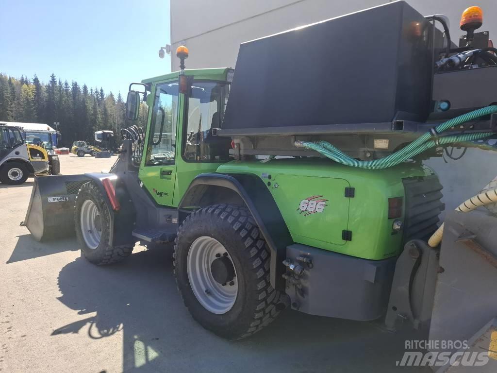 LM Trac 686 لوادر بعجل
