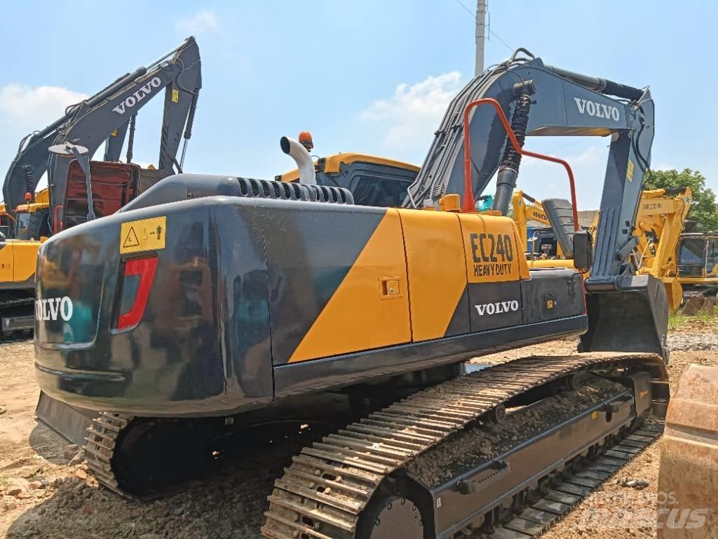 Volvo EC 240 حفارات زحافة
