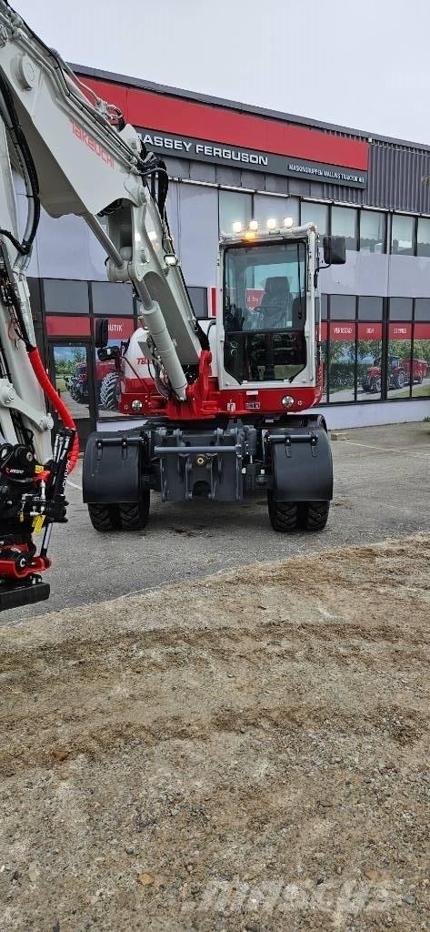 Takeuchi TB 395 W حفارات بعجل