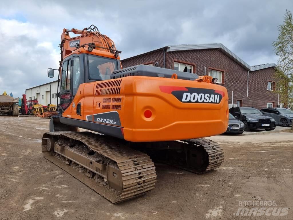 Doosan DX 225 LC-3 حفارات زحافة