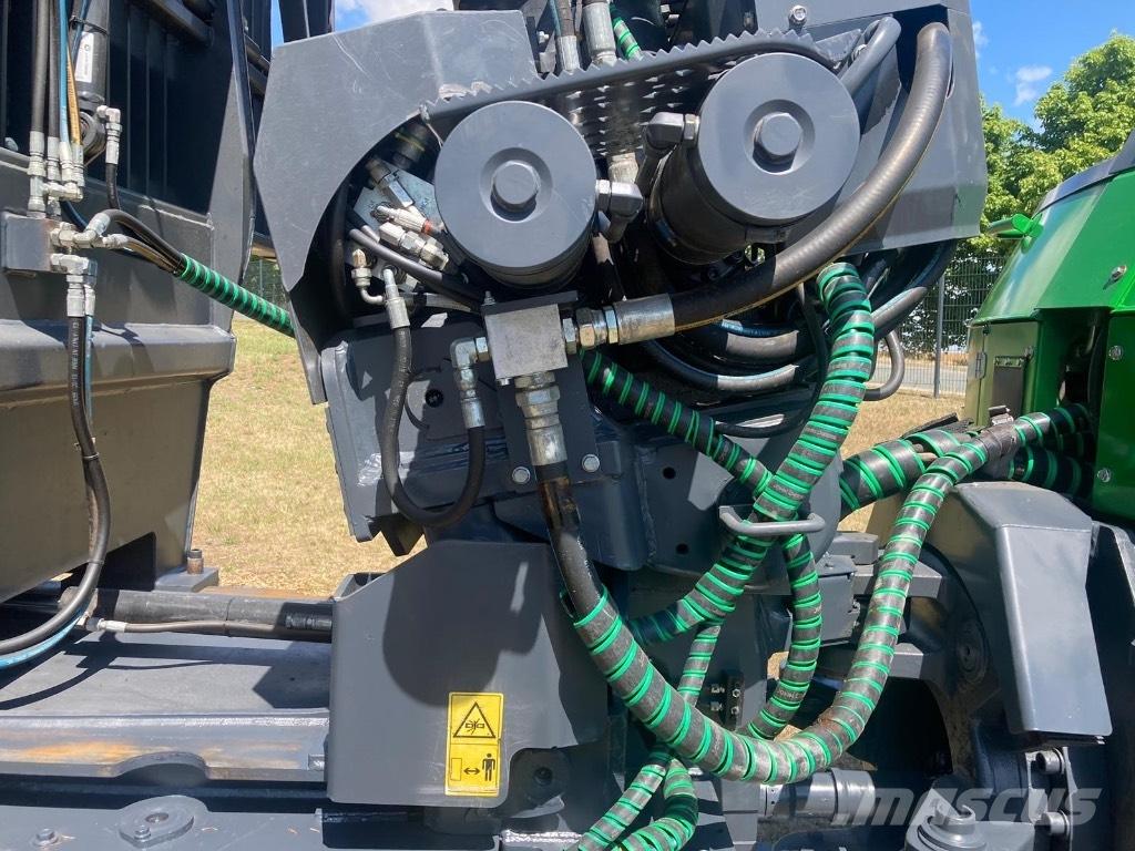 John Deere 1210G شاحنات