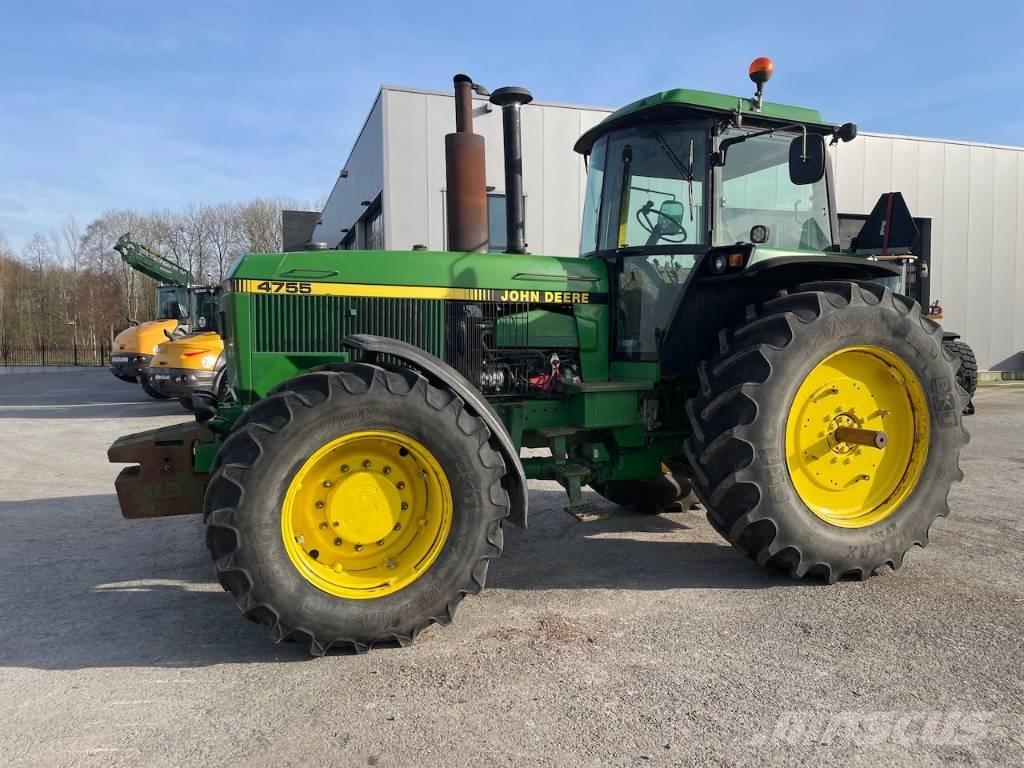 John Deere 4755 الجرارات