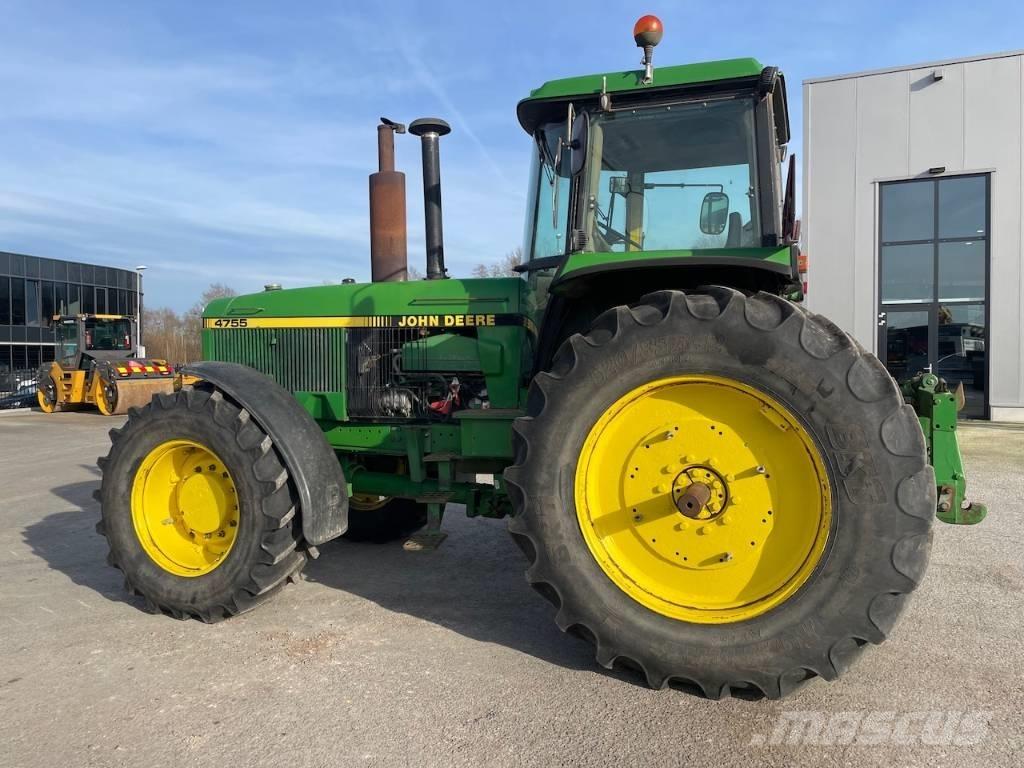 John Deere 4755 الجرارات