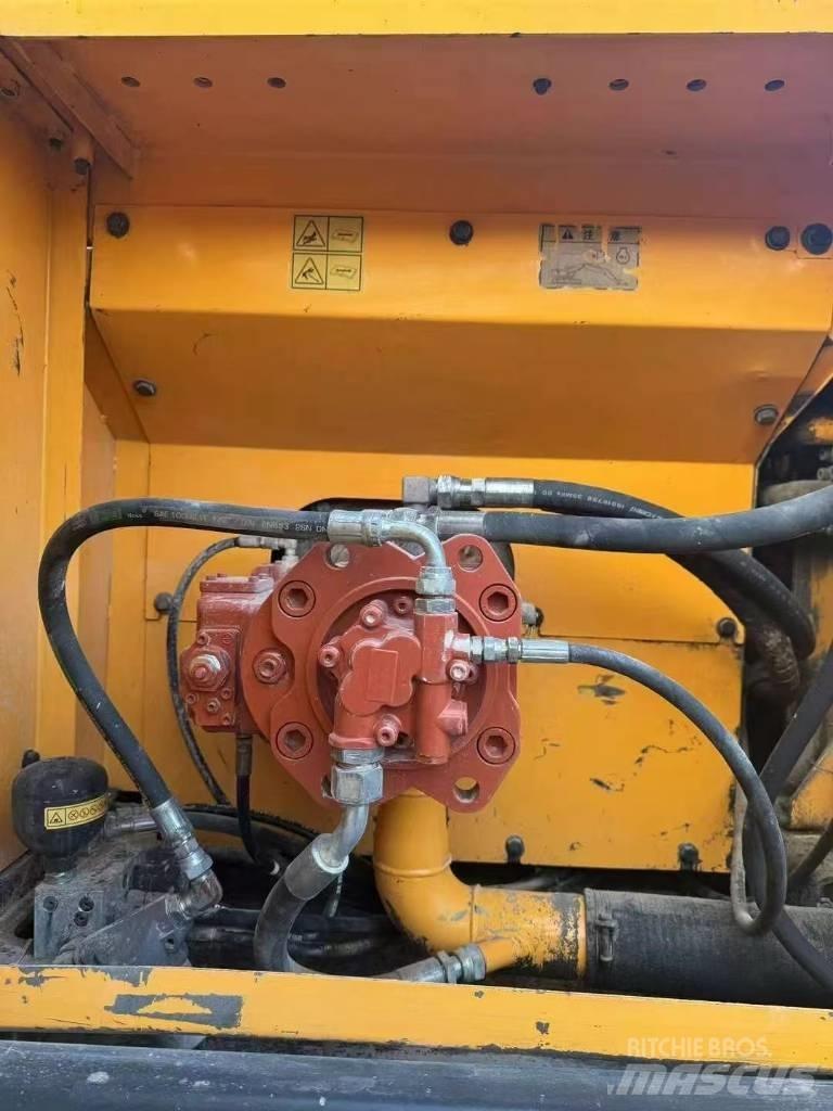Hyundai Robex 215-7 حفارات زحافة