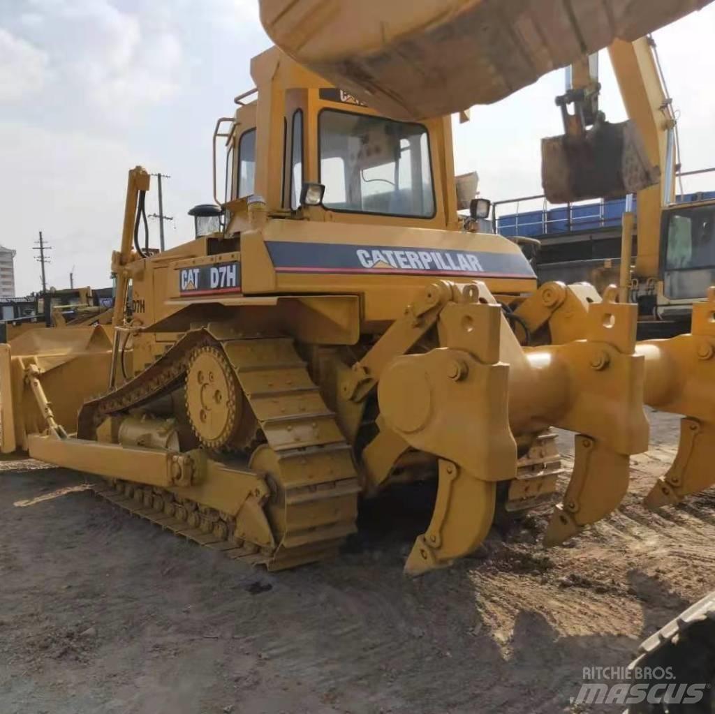 CAT D7H بلدوزرات مجنزرة