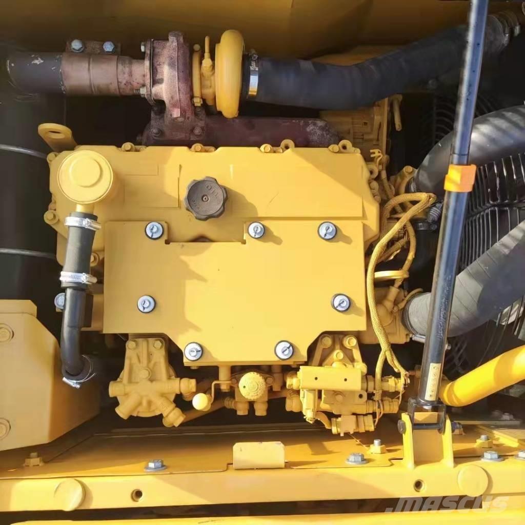 CAT 312 D حفارات زحافة