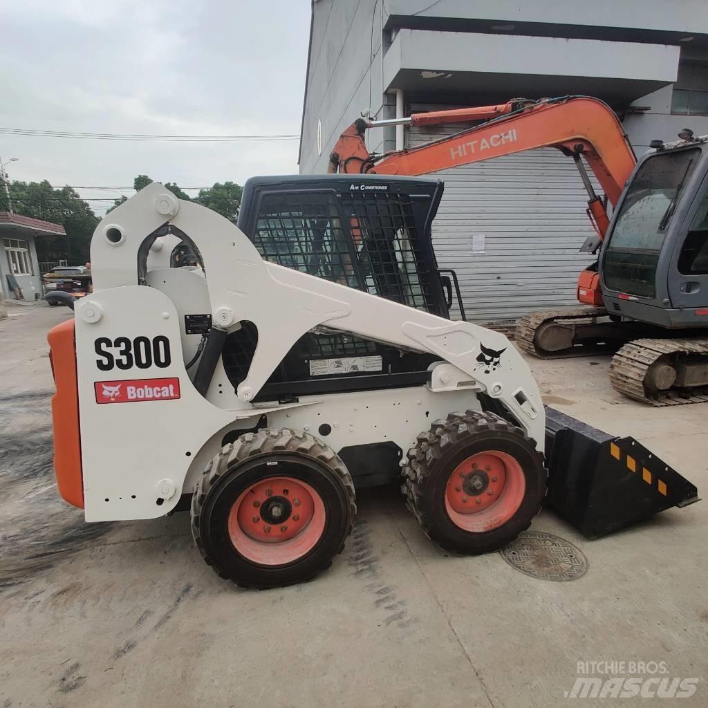 Bobcat S300 لوادر انزلاقية التوجيه