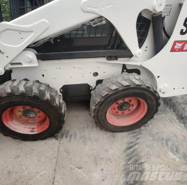 Bobcat S300 لوادر انزلاقية التوجيه