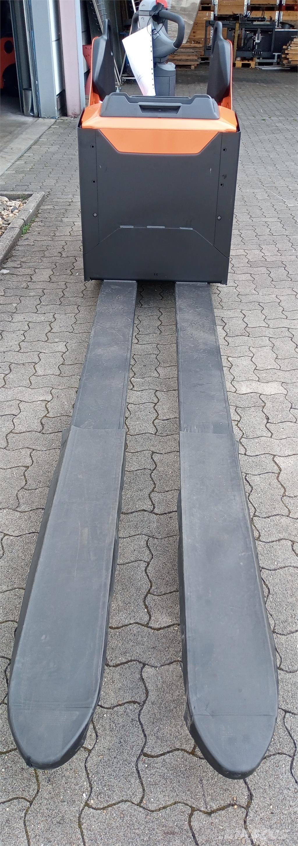 Toyota LPE 250 معدات التكديس الجوالة