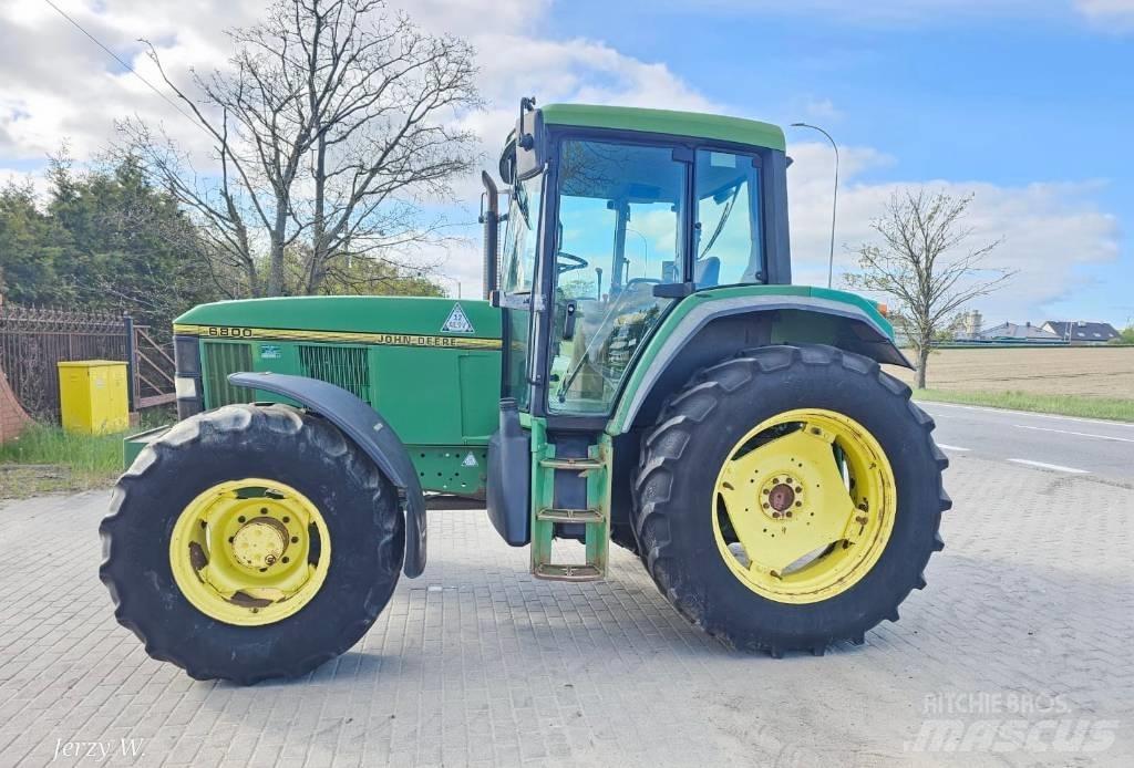 John Deere 6800 الجرارات