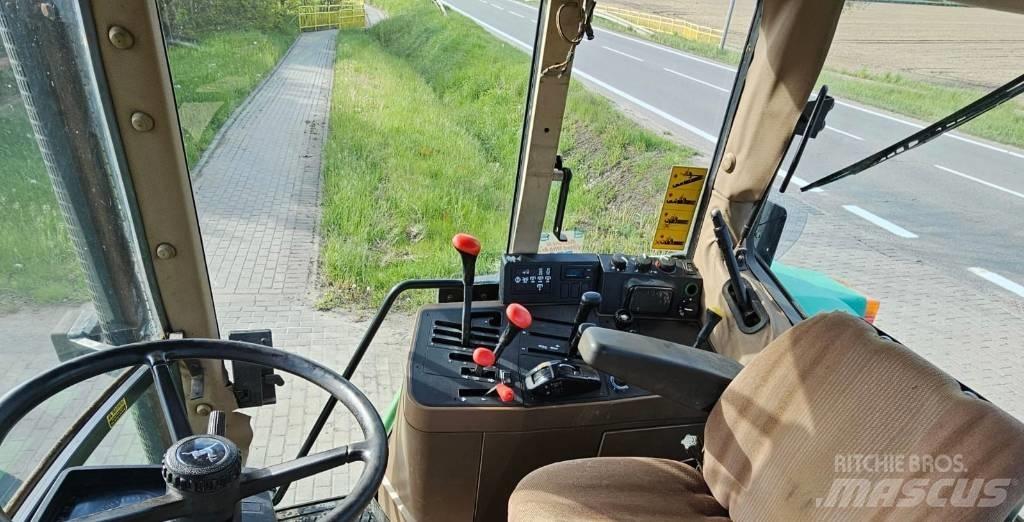 John Deere 6800 الجرارات