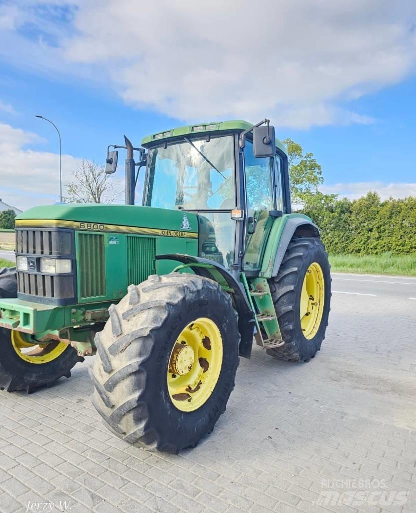 John Deere 6800 الجرارات