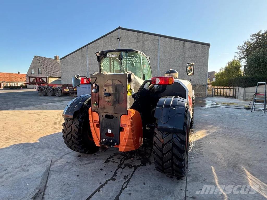 Bobcat TL470 معدات مناولة لأغراض الزراعة