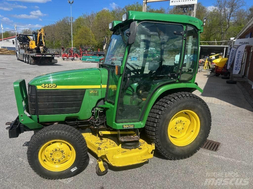 John Deere 4400 جرارات مدمجة