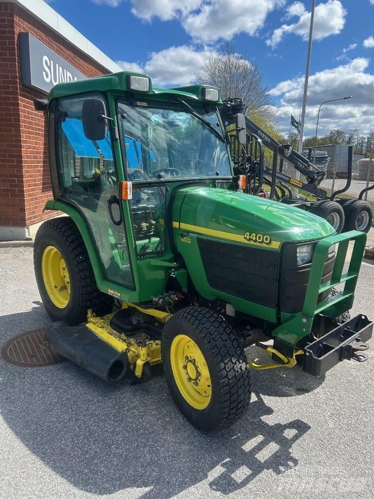 John Deere 4400 جرارات مدمجة