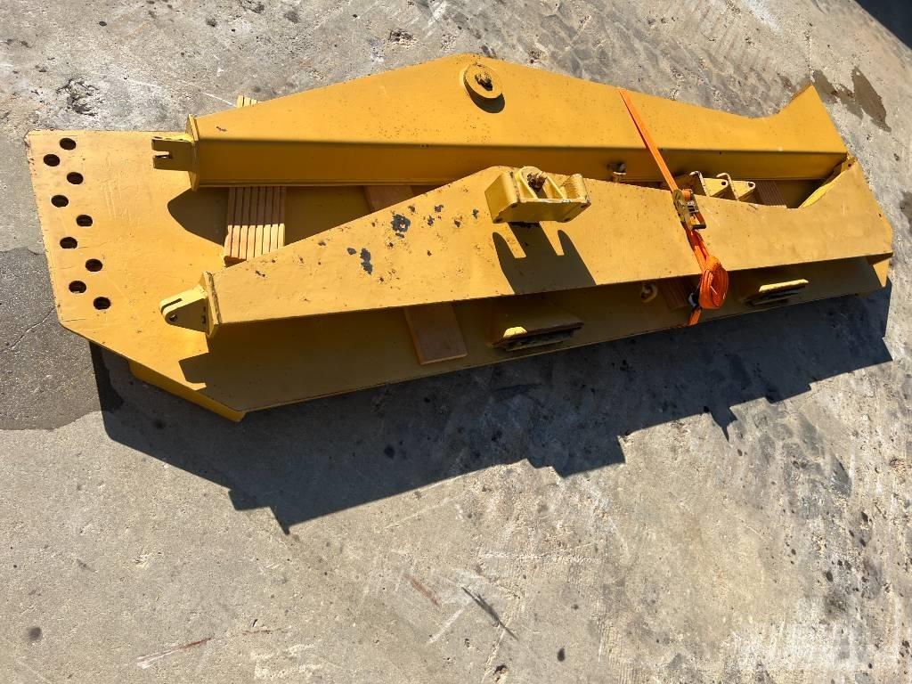 CAT 735 بوابات خلفية
