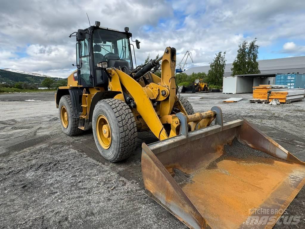 CAT 918 M لوادر بعجل