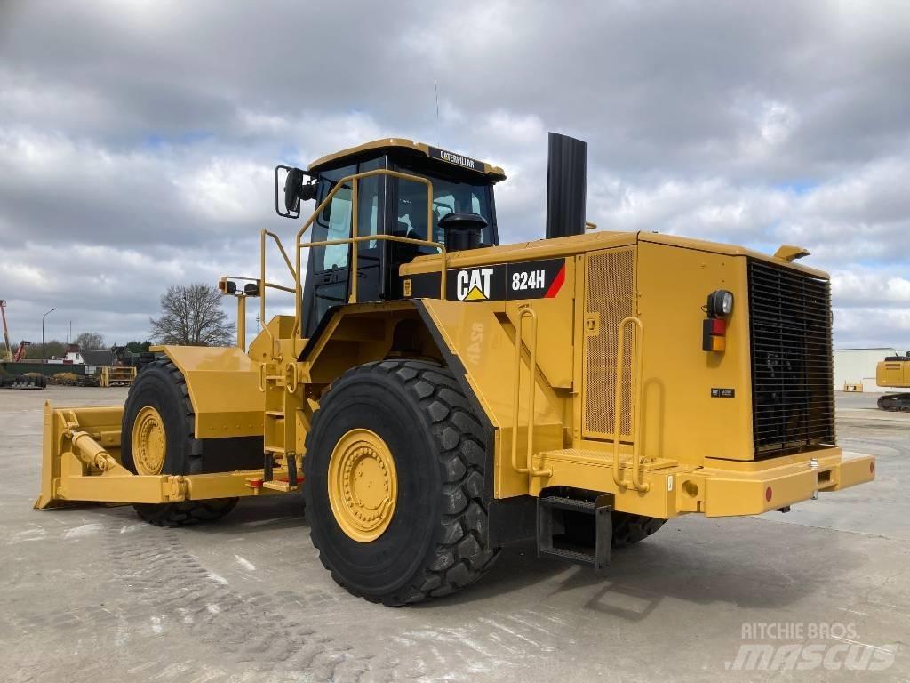 CAT 824 H بلدوزرات مجنزرة