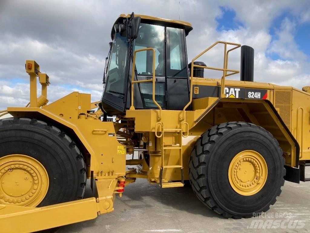CAT 824 H بلدوزرات مجنزرة