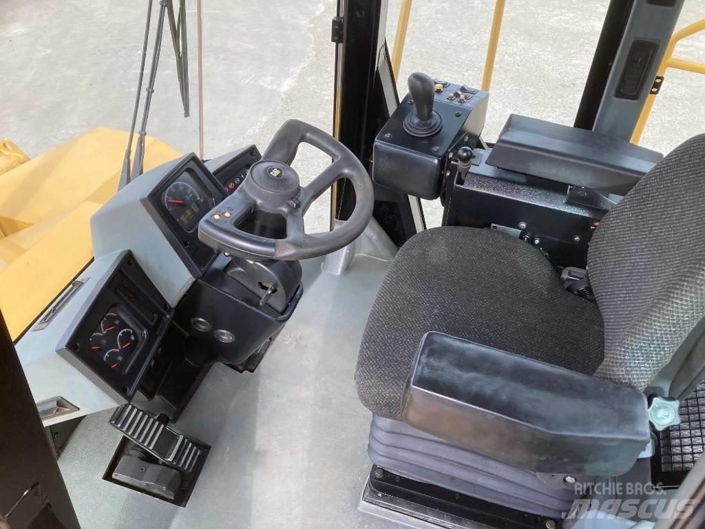 CAT 824 H بلدوزرات مجنزرة