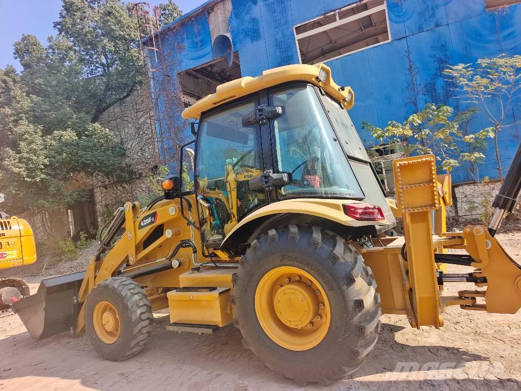 CAT 420F  NEW MACHINE لوادر ذات جرافات عكسية