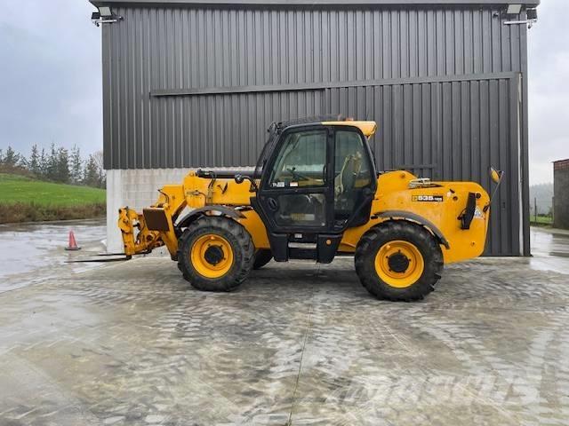 JCB 535-125 مناولات متداخلة