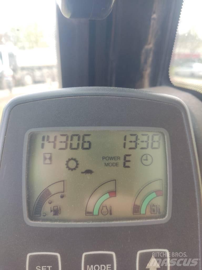 JCB JS 175 W حفارات بعجل