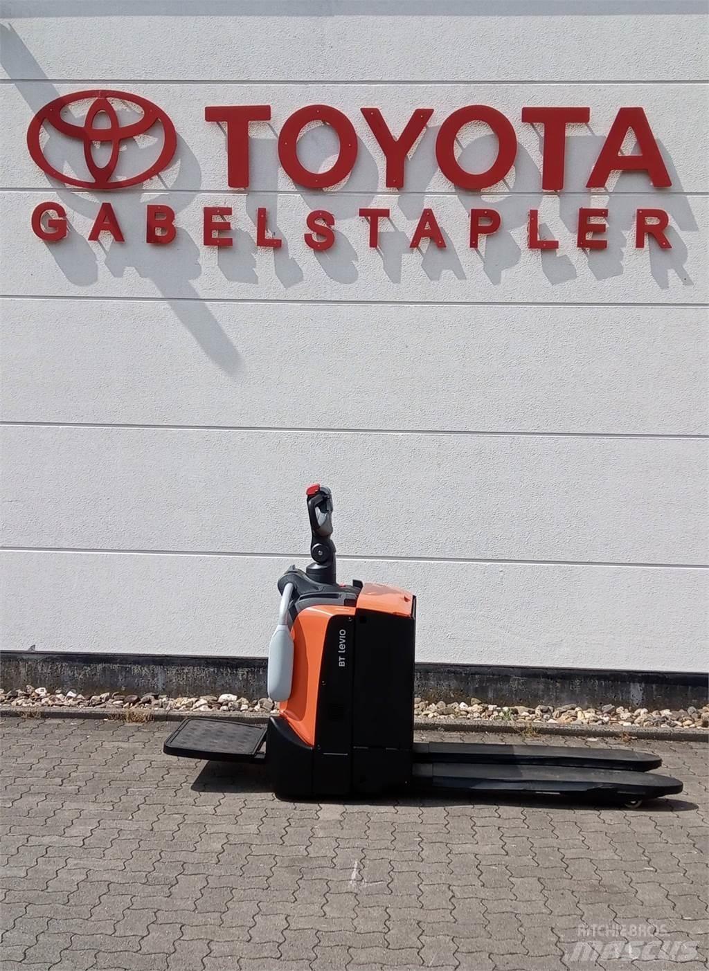 Toyota LPE 220 معدات الرفع منخفض المستوى