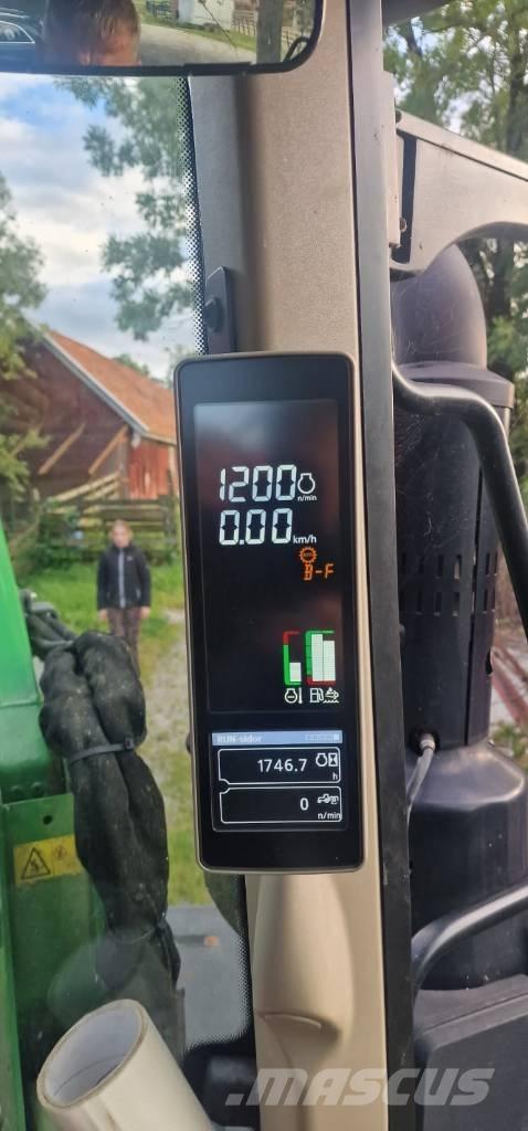 John Deere 6120 M الجرارات