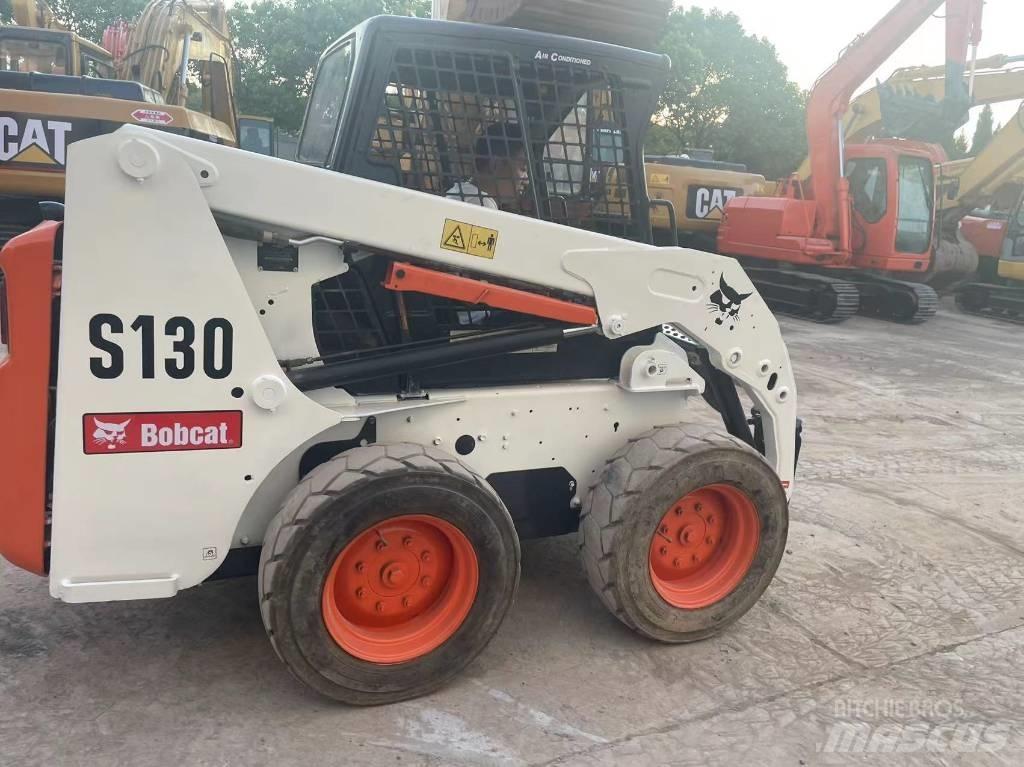 Bobcat S 130 لوادر انزلاقية التوجيه