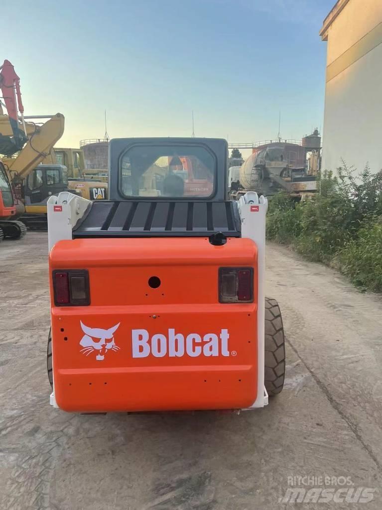 Bobcat S 130 لوادر انزلاقية التوجيه