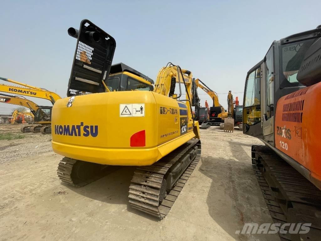 Komatsu PC 130 حفارات زحافة