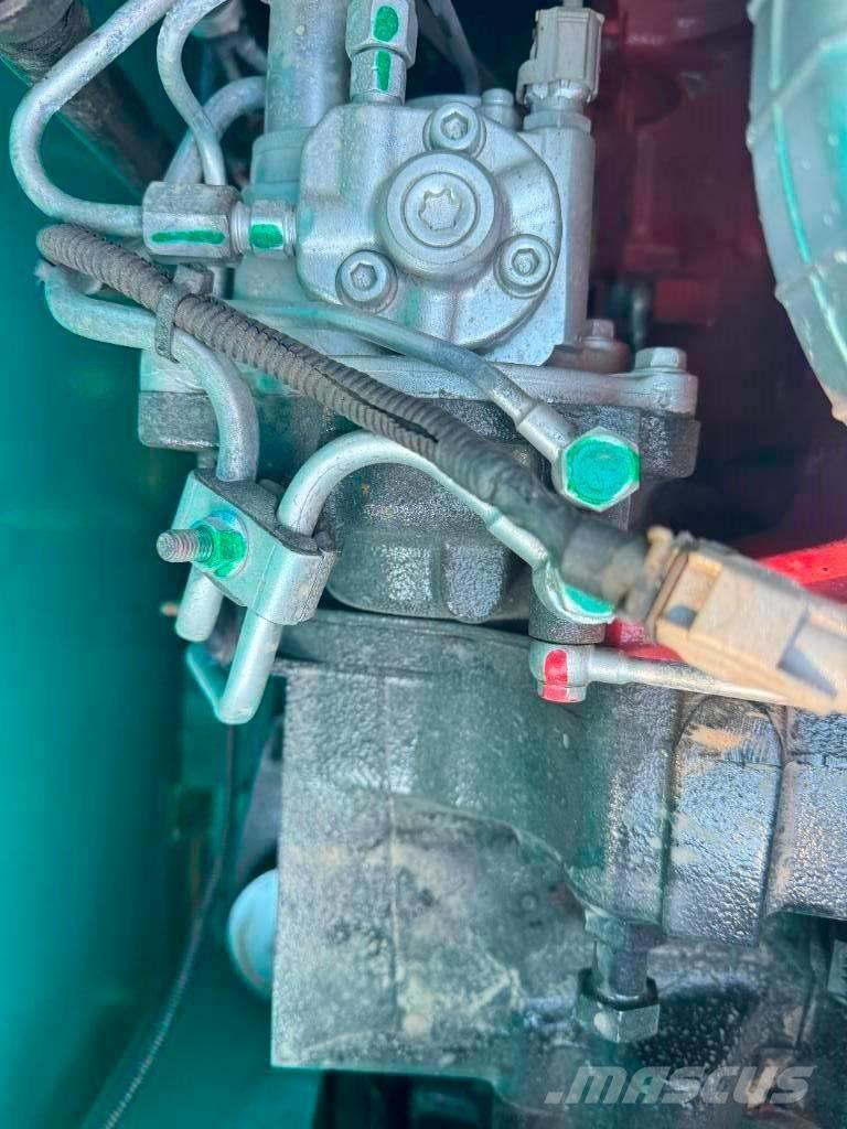 Kobelco SK 200-8 حفارات زحافة