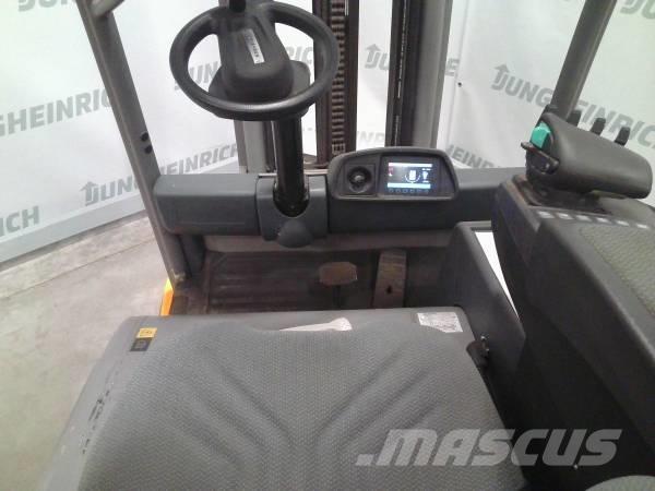 Jungheinrich EFG 320 شاحنات ذات رافعات شوكية تعمل بالكهرباء