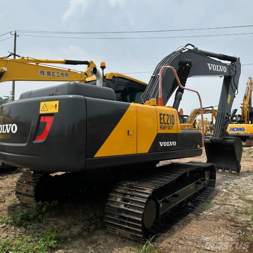 Volvo 210 حفارات زحافة